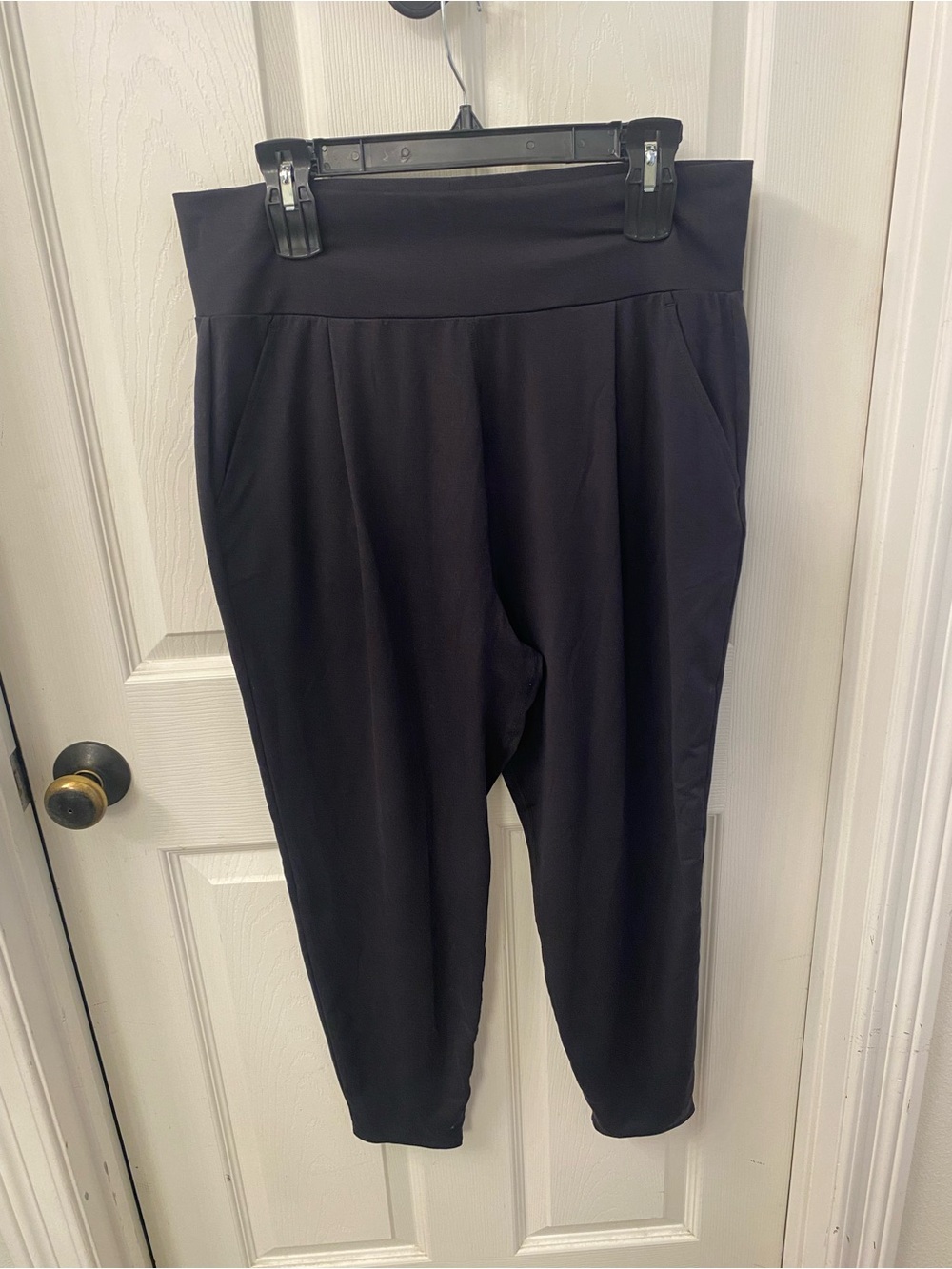 Vuori Dark Grey Ankle-Length Jogger Pants - Picture 4 of 8